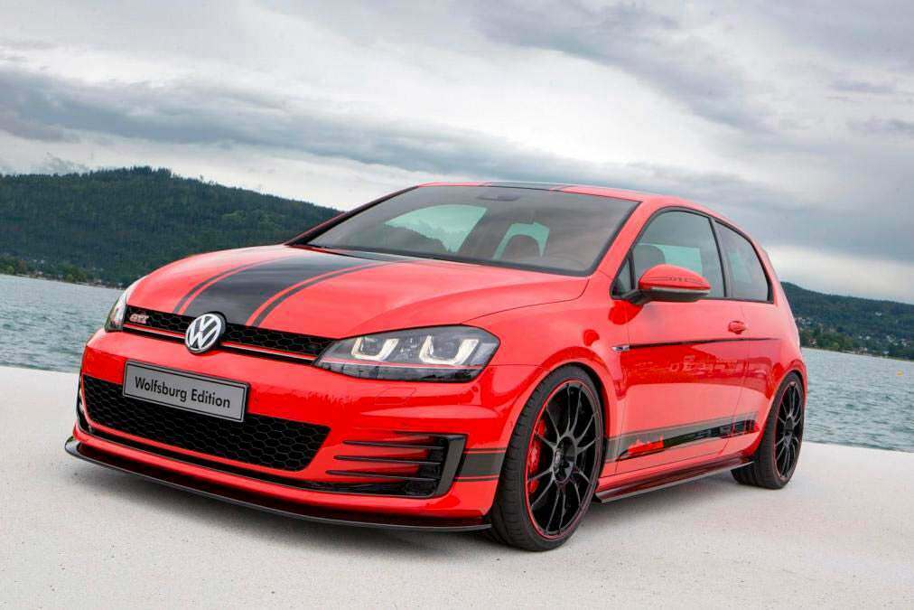 Красный Фольксваген Гольф GTI от стажеров VW Красный Фольксваген Гольф GTI от стажеров VW