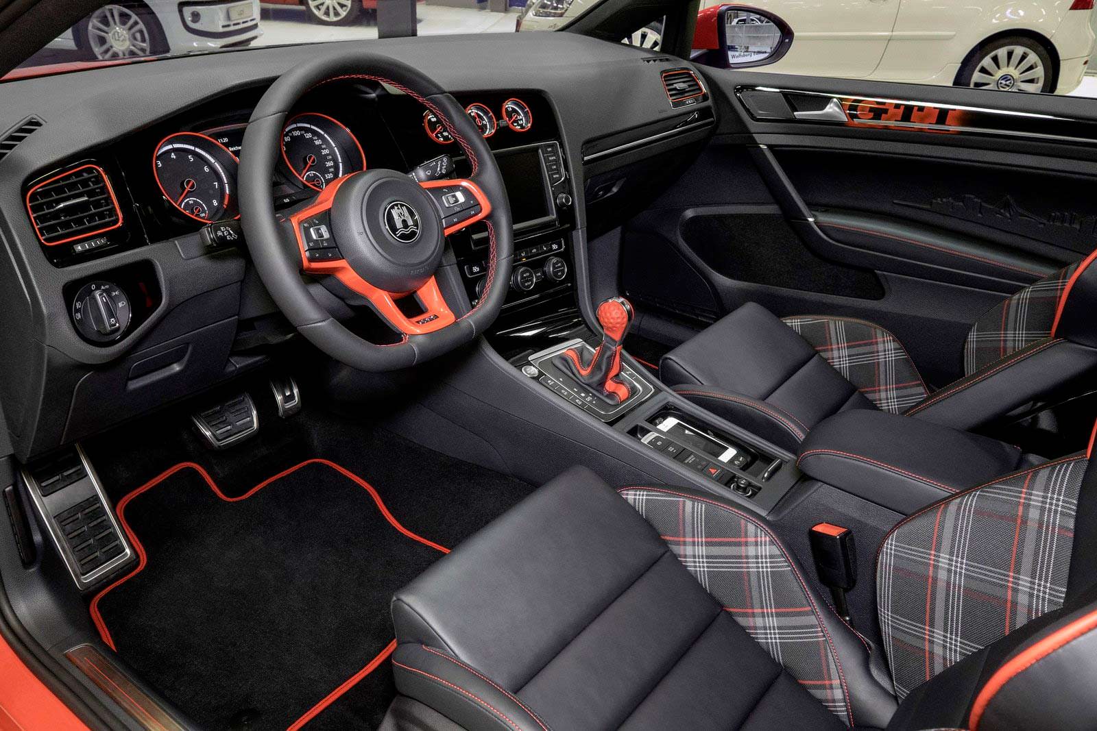 Фото салона VW Golf GTI Wolfsburg Edition 2014 года Фото салона VW Golf GTI Wolfsburg Edition 2014 года