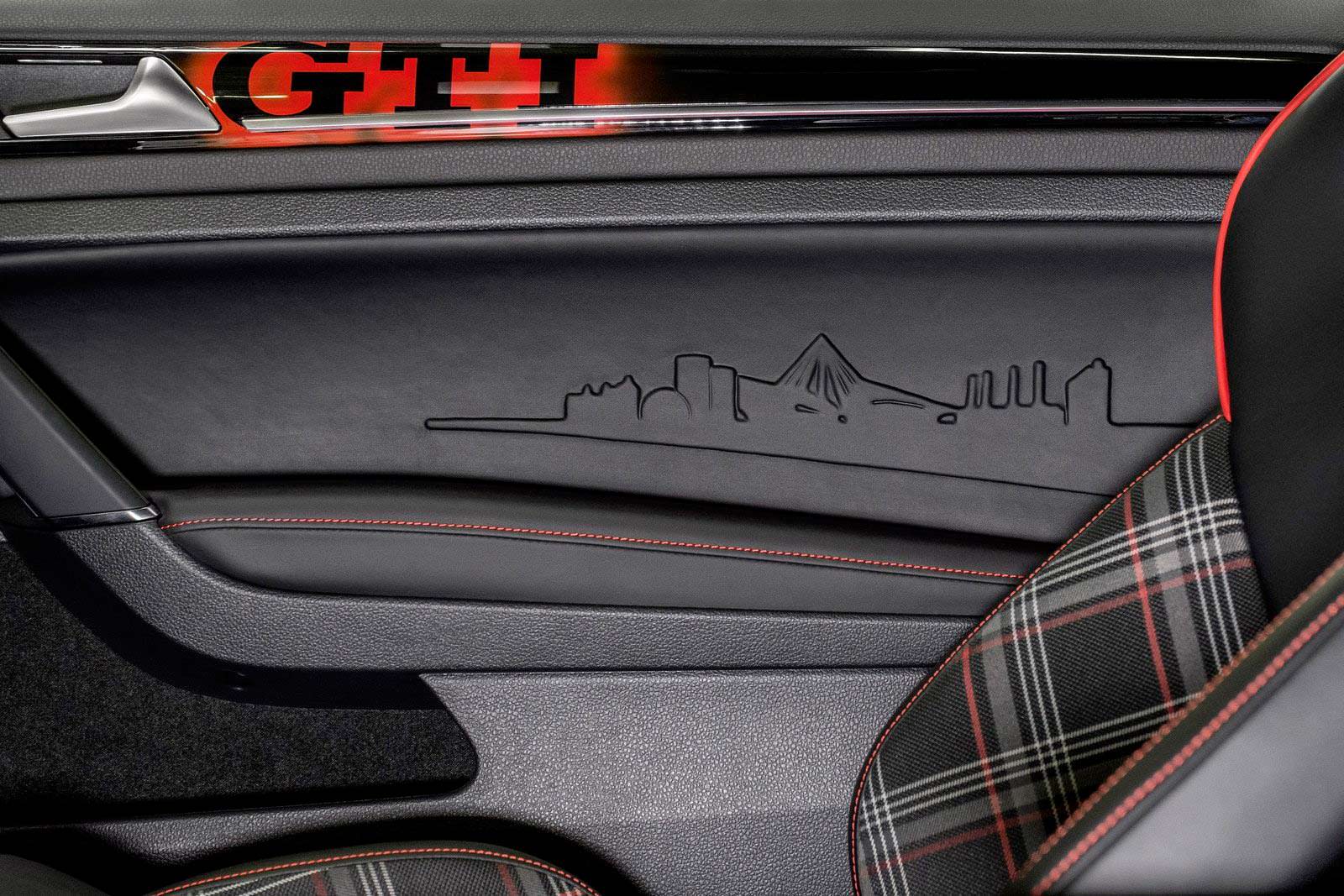 Отделка дверей VW Golf GTI Wolfsburg Edition 2014 Отделка дверей VW Golf GTI Wolfsburg Edition 2014