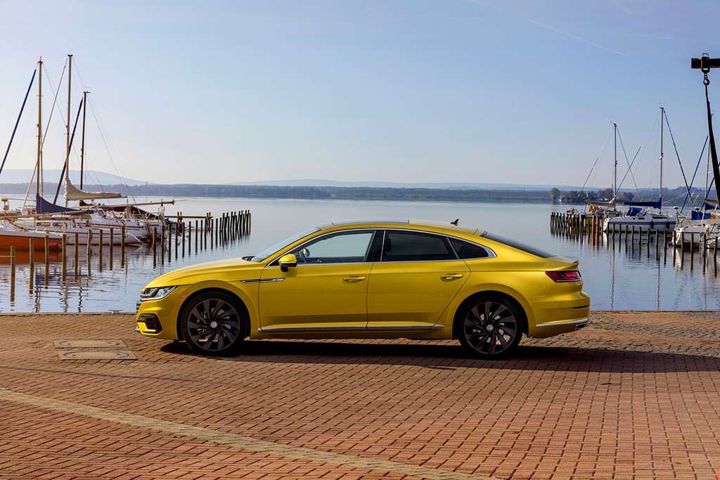 Спортивный Volkswagen Arteon R-Line Спортивный Volkswagen Arteon R-Line