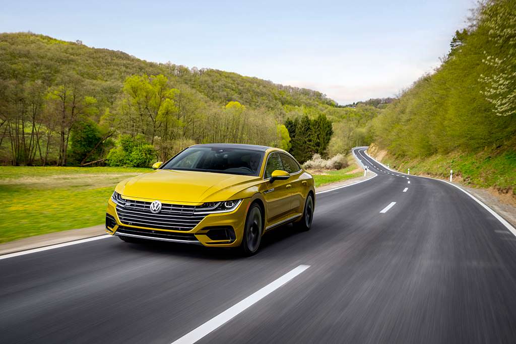Американский Volkswagen Arteon R-Line Американский Volkswagen Arteon R-Line