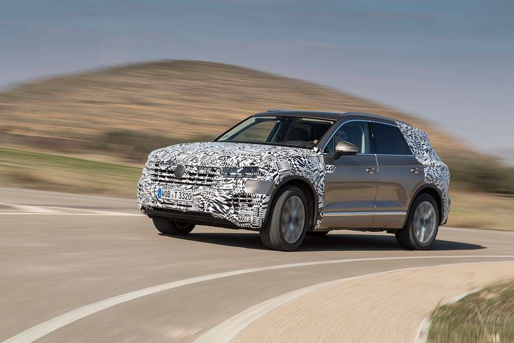 Большой внедорожник Volkswagen Touareg третьего поколения