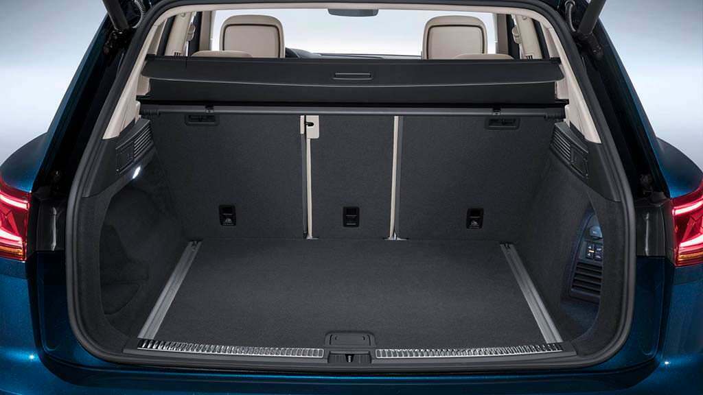 Багажник VW Touareg 2019: вместительность 810 литров Багажник VW Touareg 2019: вместительность 810 литров