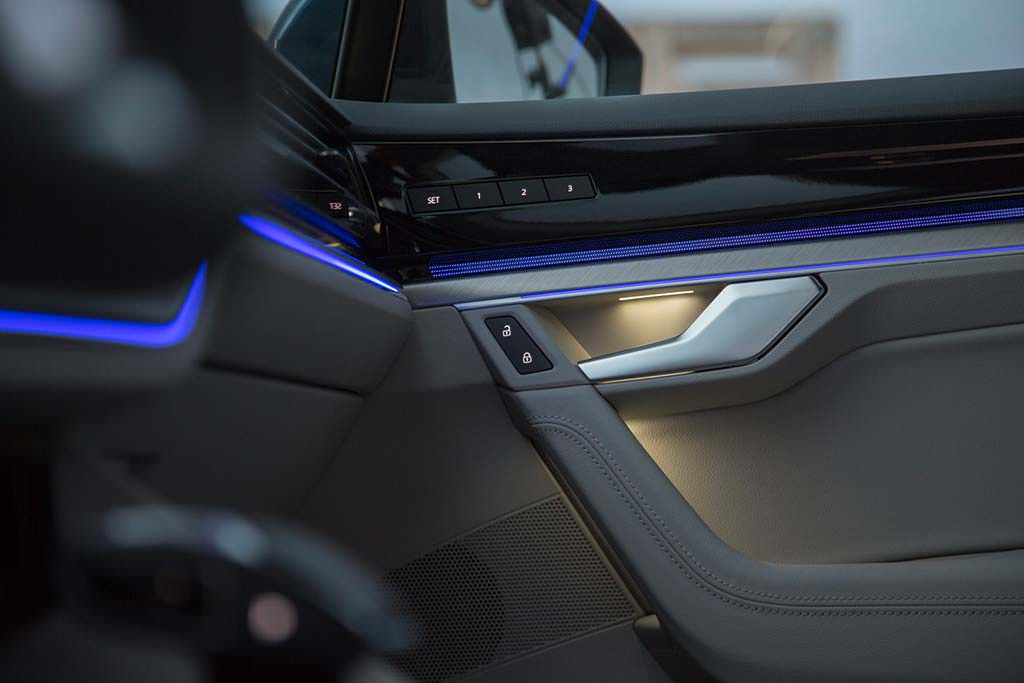 Светодиодное освещение в салоне Volkswagen Touareg 2019
