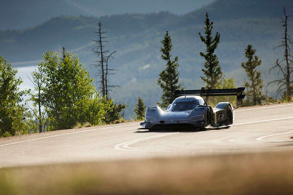 Гоночный электромобиль Volkswagen I.D. R Pikes Peak Гоночный электромобиль Volkswagen I.D. R Pikes Peak