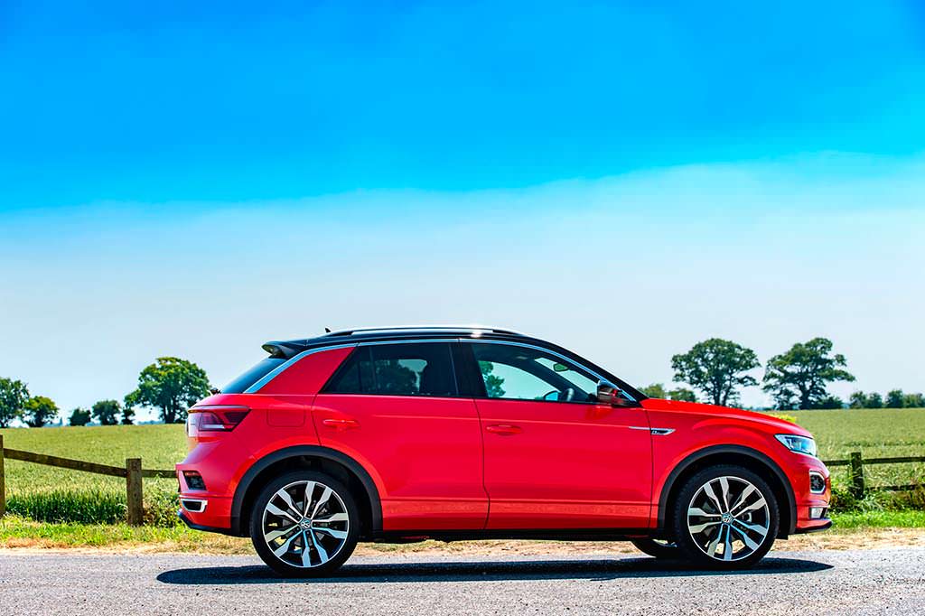Красный Volkswagen T-Roc 1.6 TDI Красный Volkswagen T-Roc 1.6 TDI