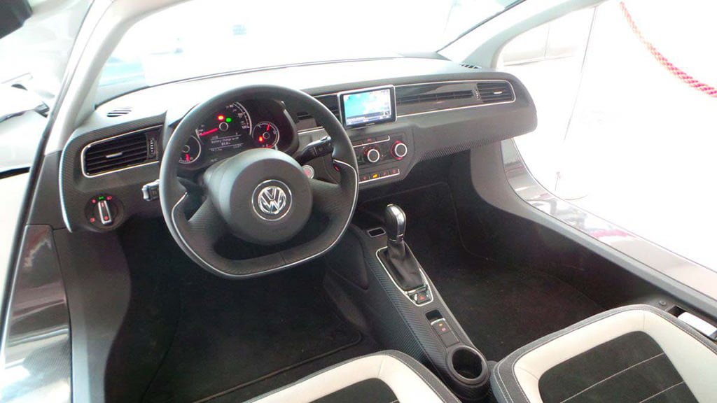 Спартанский салон Volkswagen XL1 Спартанский салон Volkswagen XL1