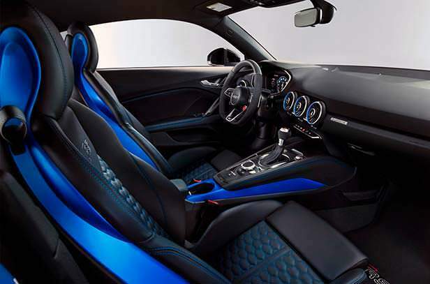Фото салона Audi TT RS 2020