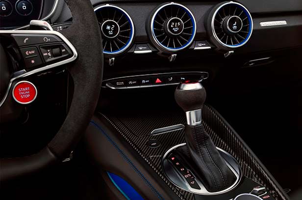 Интерьер Audi TT RS 2020