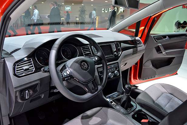 В салоне Volkswagen Golf Sportsvan