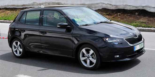 Новую Skoda Fabia подловили почти без камуфляжа | фото