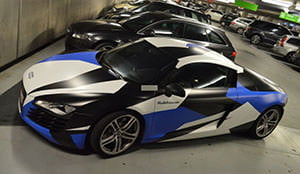 Audi R8 в арктическом виниле