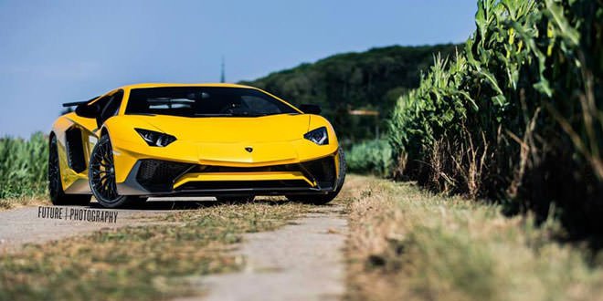 Lamborghini Aventador SV жёлтого цвета Giallo Orion | фото