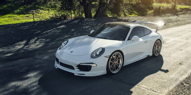 Porsche 911 со спойлером Vorsteiner V-GTX