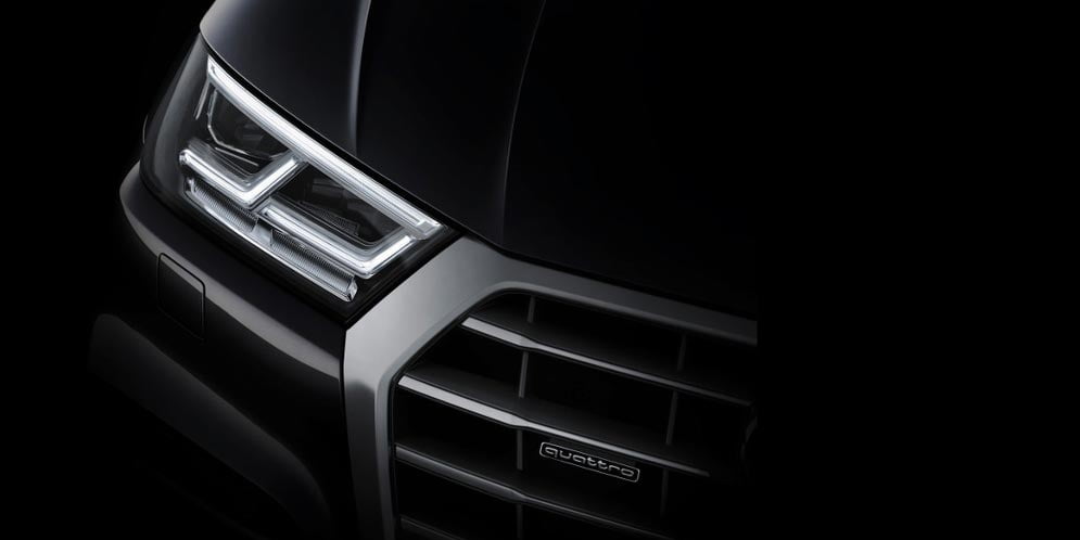Тизер: фары Audi Q5 второго поколения