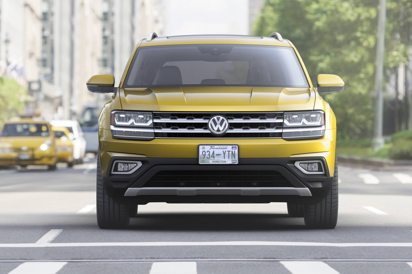 Кроссовер Volkswagen Atlas. Вид спереди