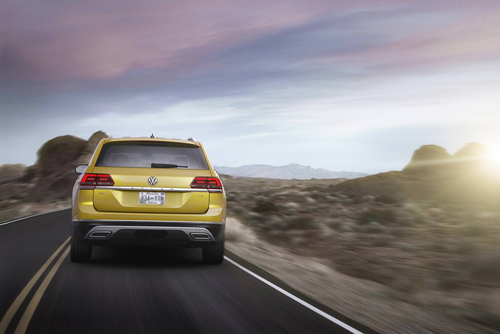 Семиместный кроссовер Volkswagen Atlas. Вид сзади