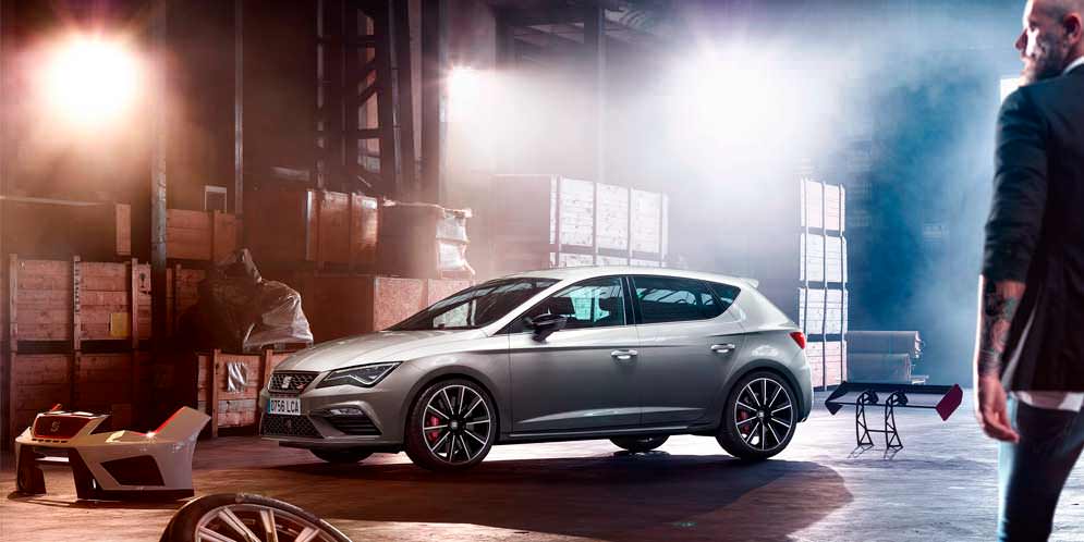 Хэтчбек SEAT Leon Cupra 2017 года