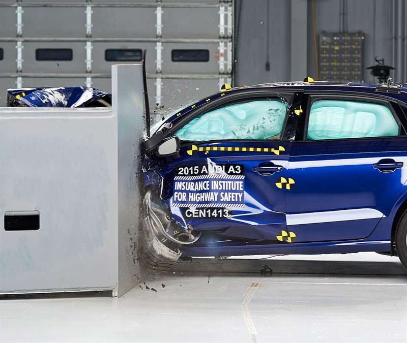 Краш-тест Audi A3 Sedan от IIHS