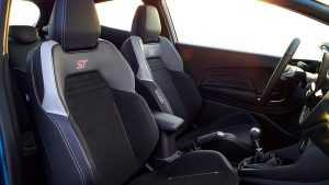 Кресла Recaro в салоне Ford Fiesta ST