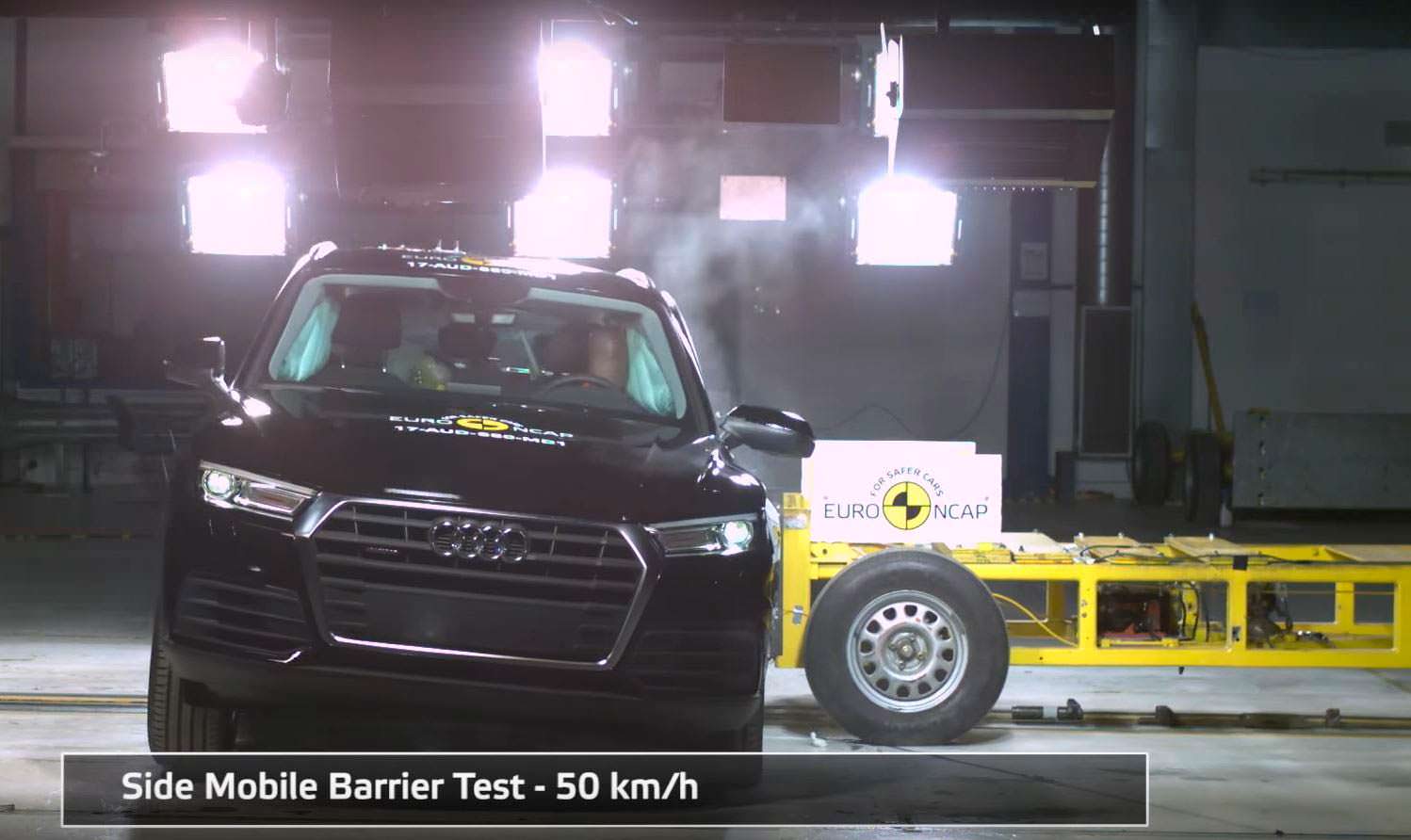 Боковой краш-тест Audi Q5 на скорости 50 км/ч