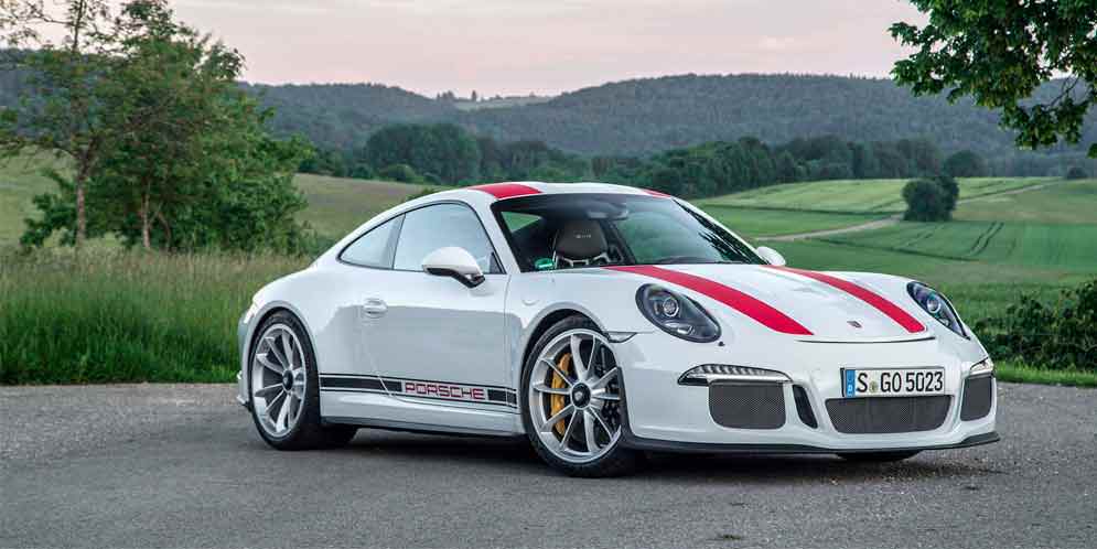 Компания Porsche выплатила всем сотрудникам премию €9,111