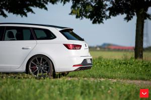 Белый универсал СЕАТ