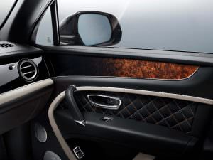 Деревянные вставки в салоне Bentley Bentayga от Mulliner