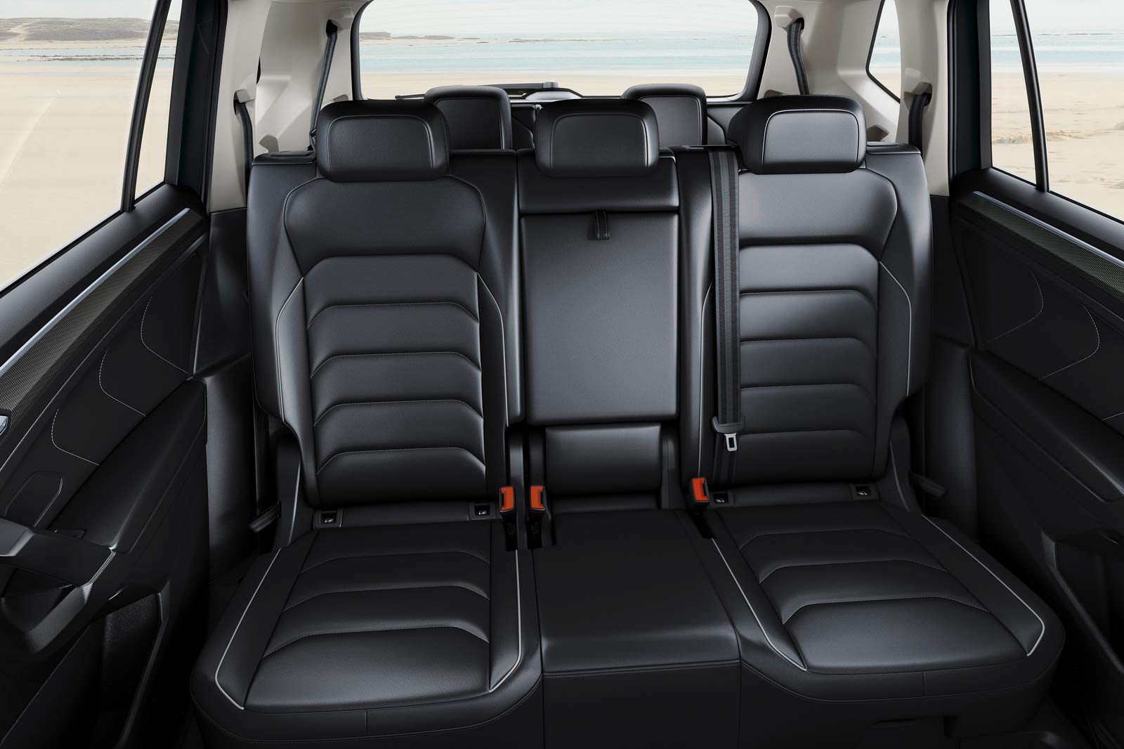 Второй ряд кресел Volkswagen Tiguan Allspace