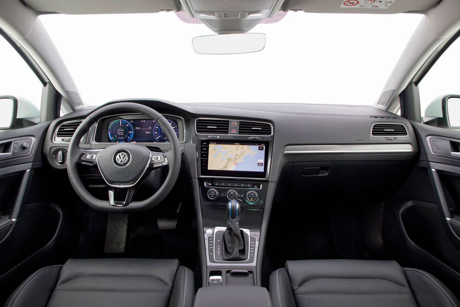 Фото | Салон Volkswagen e-Golf 2018 для США