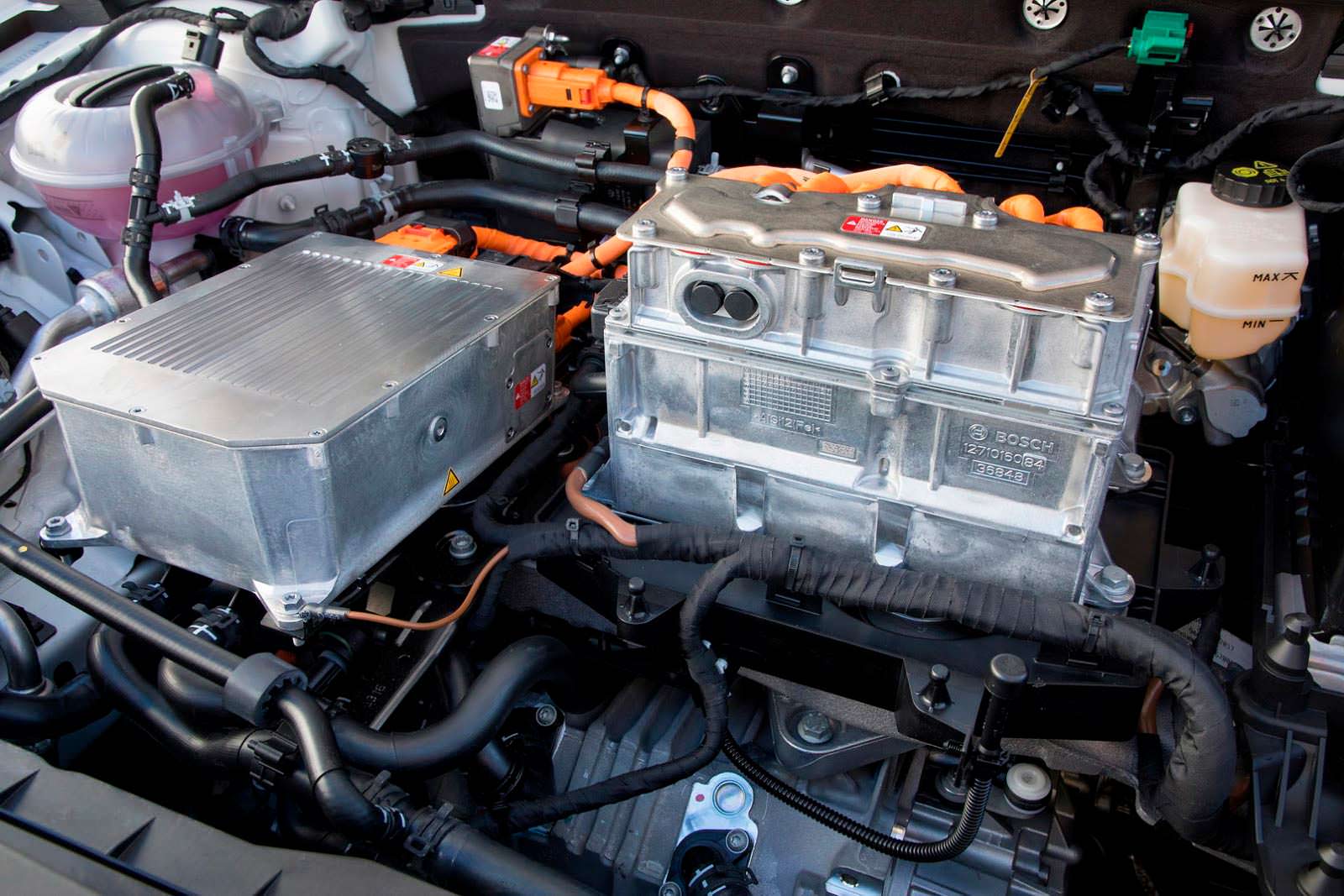 Фото | Электродвигатель Volkswagen e-Golf 2018 для США