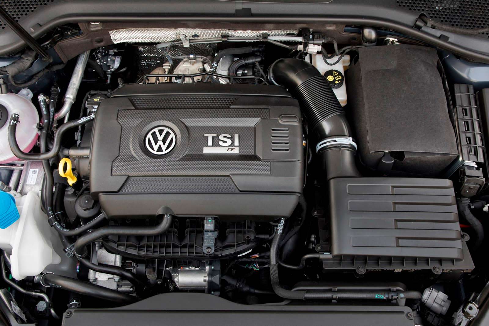 Фото | Двигатель 2.0 TSI под капотом Volkswagen Golf R 2018