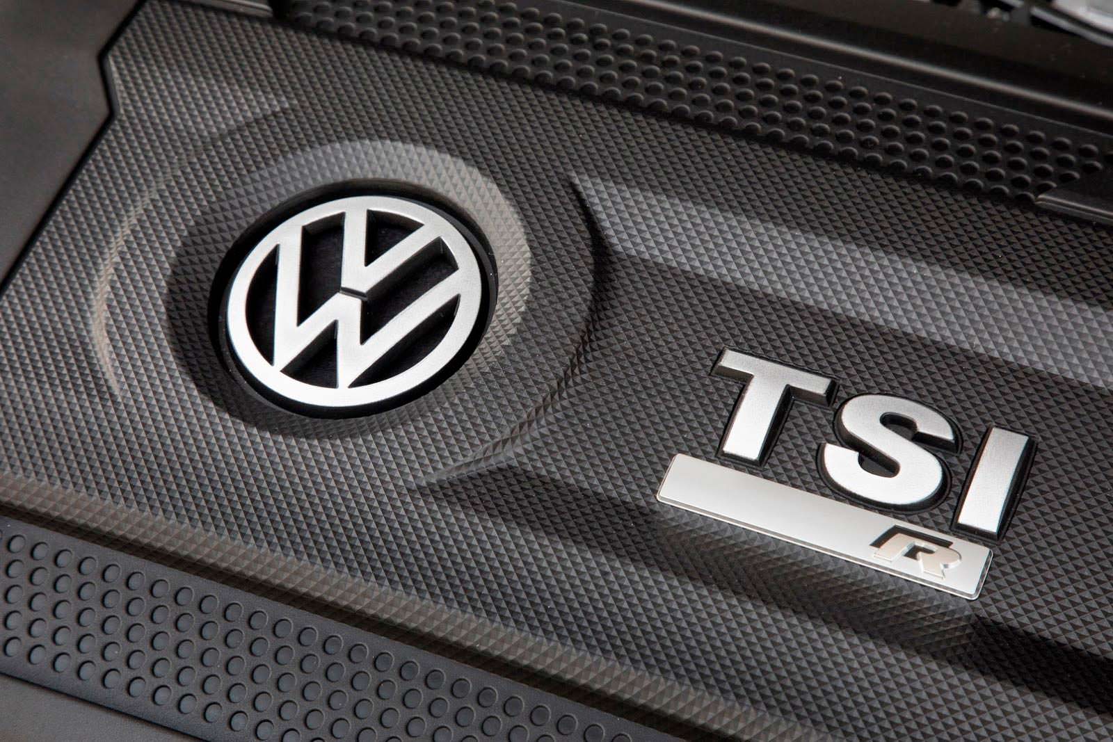 Фото | Крышка двигателя 2.0 TSI Volkswagen Golf R