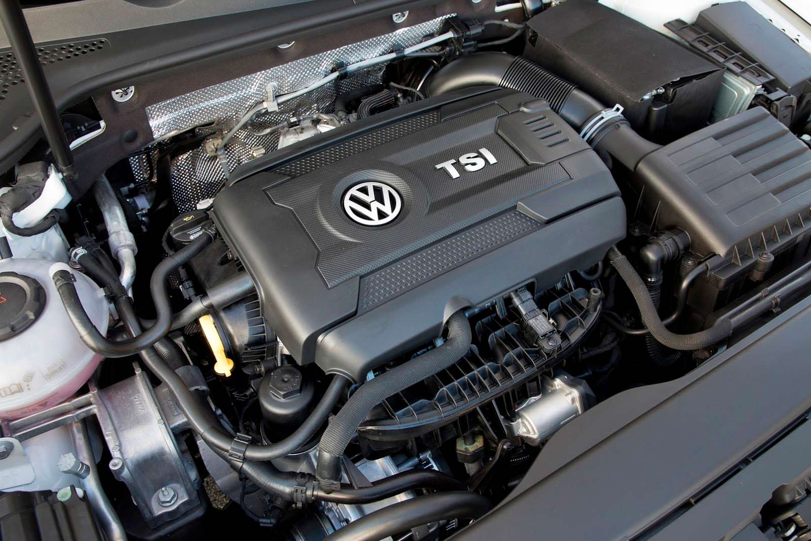 Фото | Двигатель 1.8 TSI под капотом Volkswagen Golf Alltrack