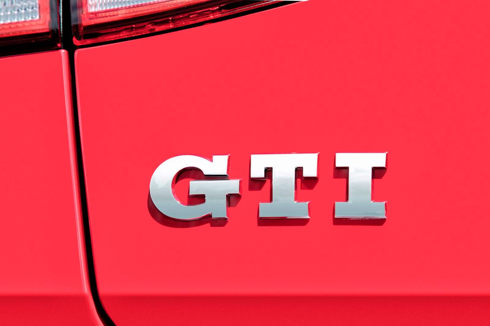 Фото | Надпись Volkswagen Golf GTI
