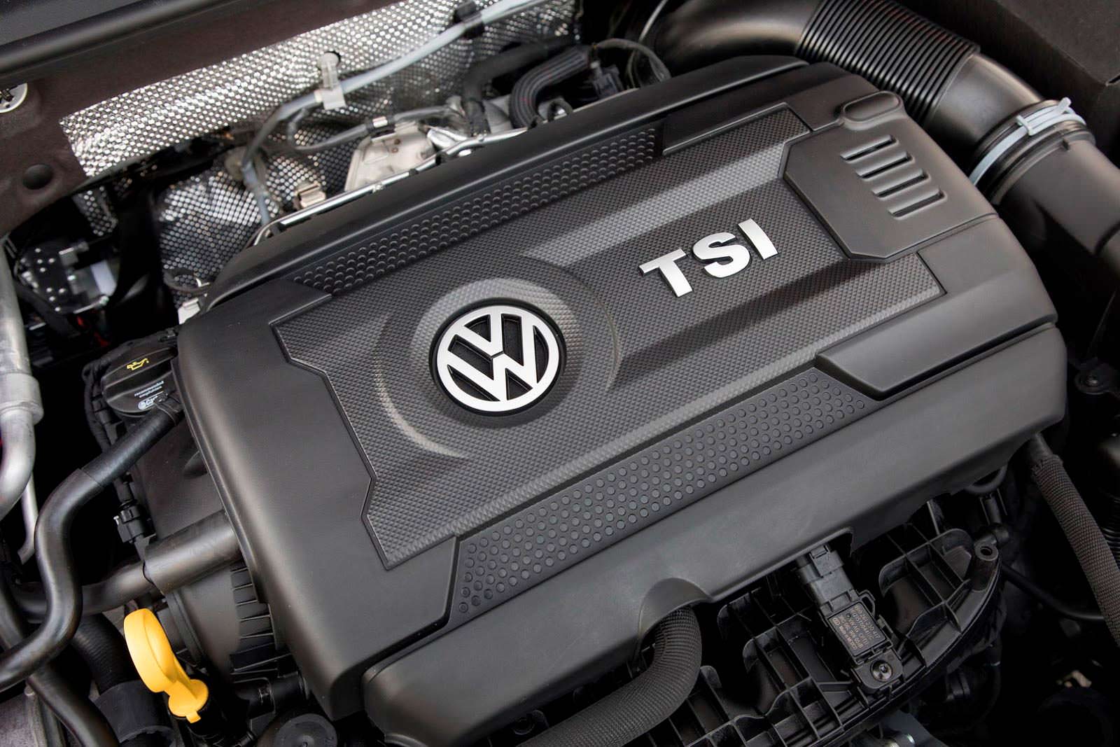 Фото | Двигатель 2.0 TSI под капотом Volkswagen Golf GTI