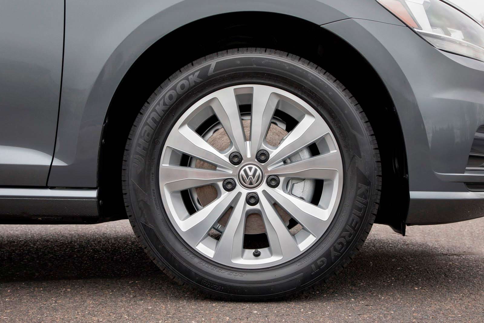 Фото | Колеса Volkswagen Golf SportWagen 2018 года