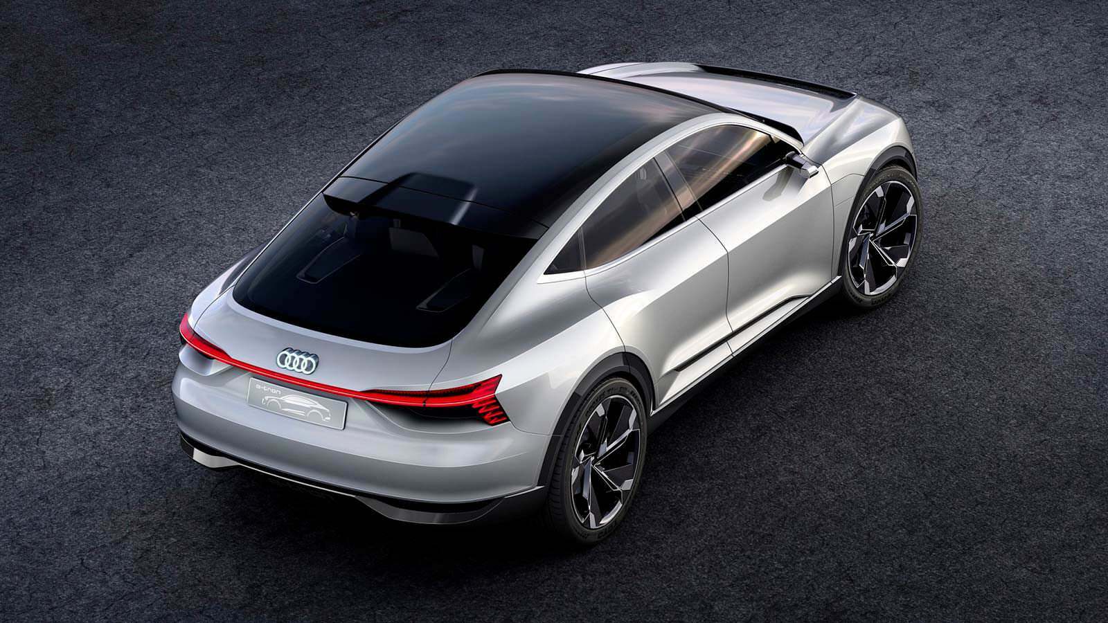 Кроссовер со стеклянной крышей Audi E-Tron Sportback Concept