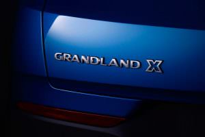 Надпись Grandland X