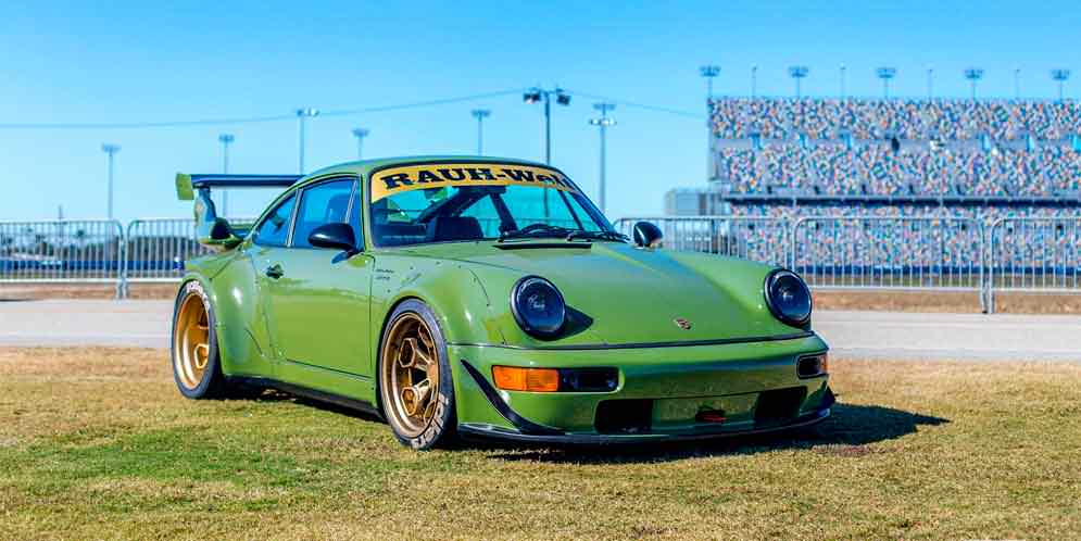 Фото дня: RWB Porsche 911 в кузове 964. Тюнинг по-японски