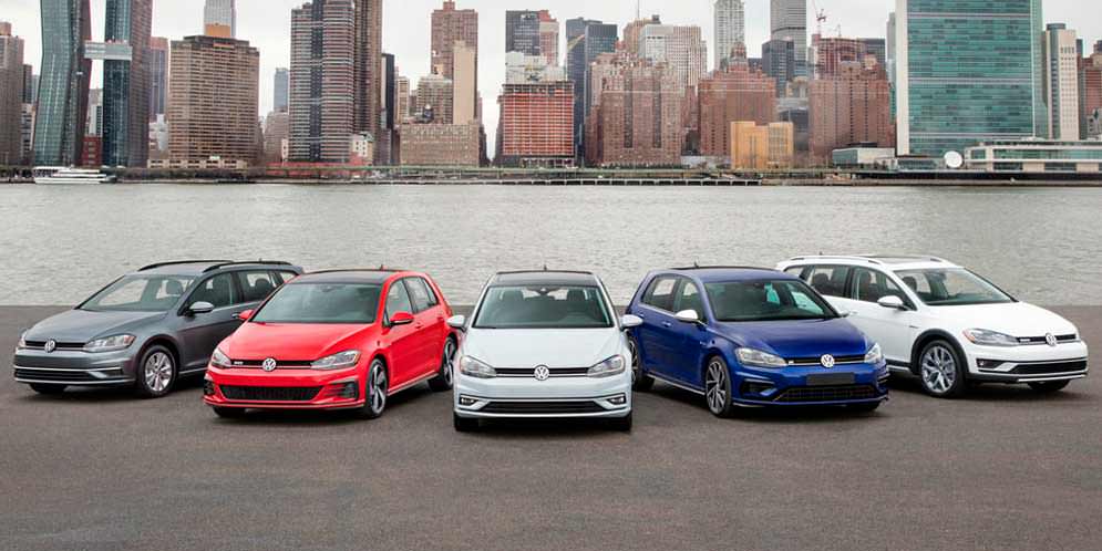 В Нью-Йорк едет вся семья VW Golf: Alltrack, GTI и R | фото