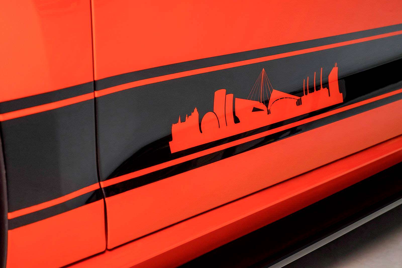 Узор на двери VW Golf GTI Wolfsburg Edition
