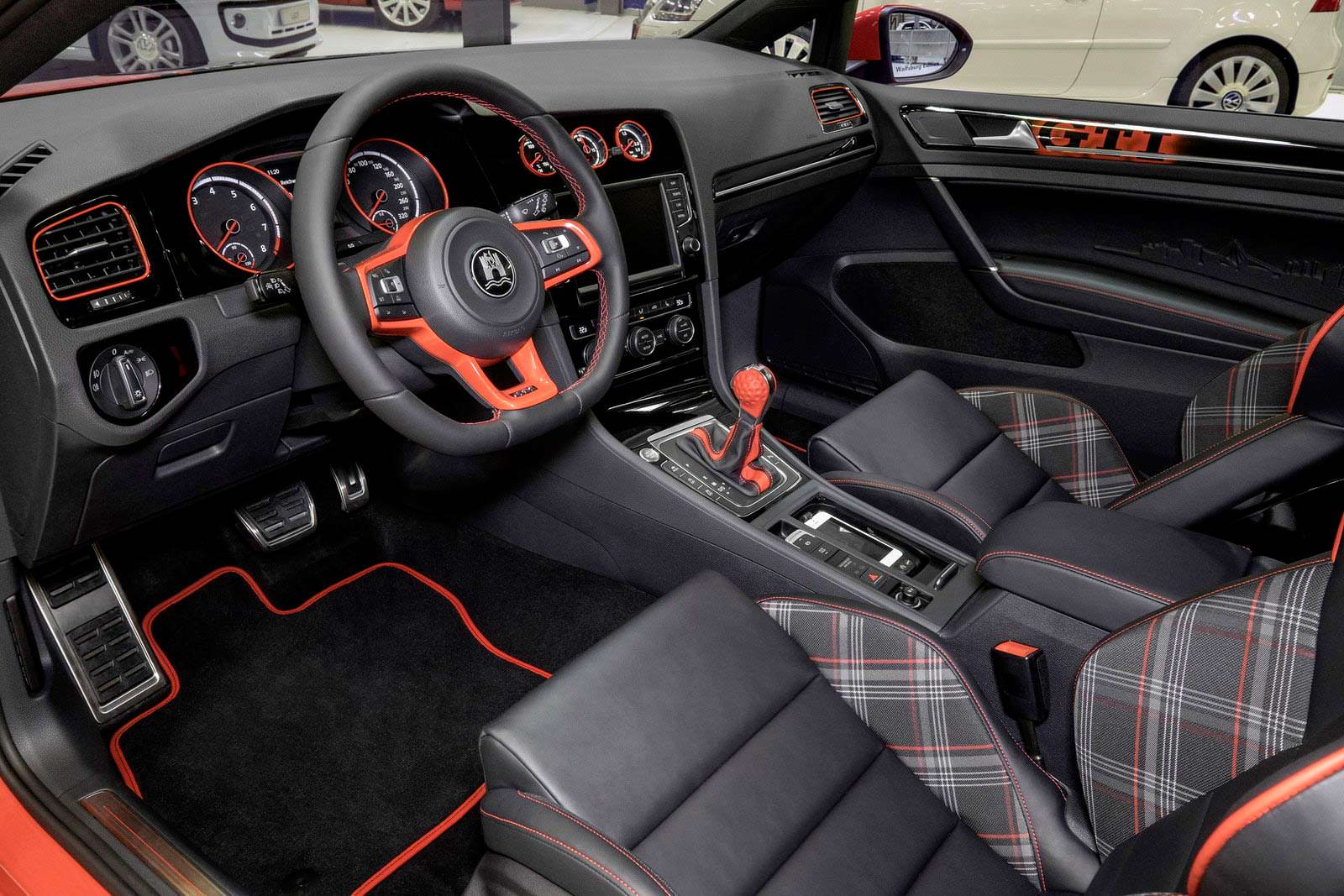 Фото салона VW Golf GTI Wolfsburg Edition 2014 года