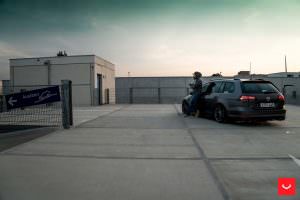 Фото универсала VW Golf R Variant 2017 года