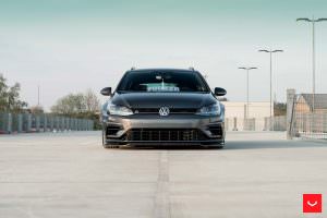 Универсал VW Golf R Variant 2017 от Vossen