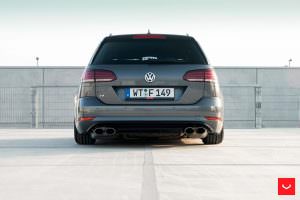 Тюнингованный VW Golf R Variant 2017 от Vossen