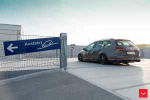 Новый VW Golf R Variant 2017 года от Vossen