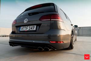 Volkswagen Golf R Variant 2017 цвета Deep Black Pearl