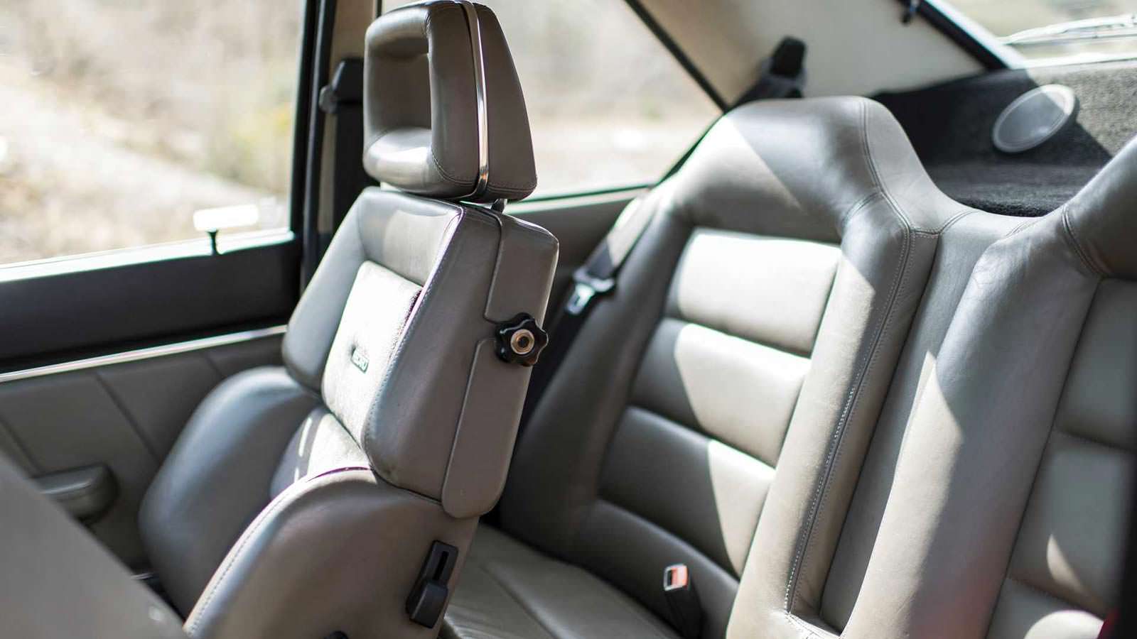 Кожаные сиденья с боковой поддержкой Audi Sport Quattro