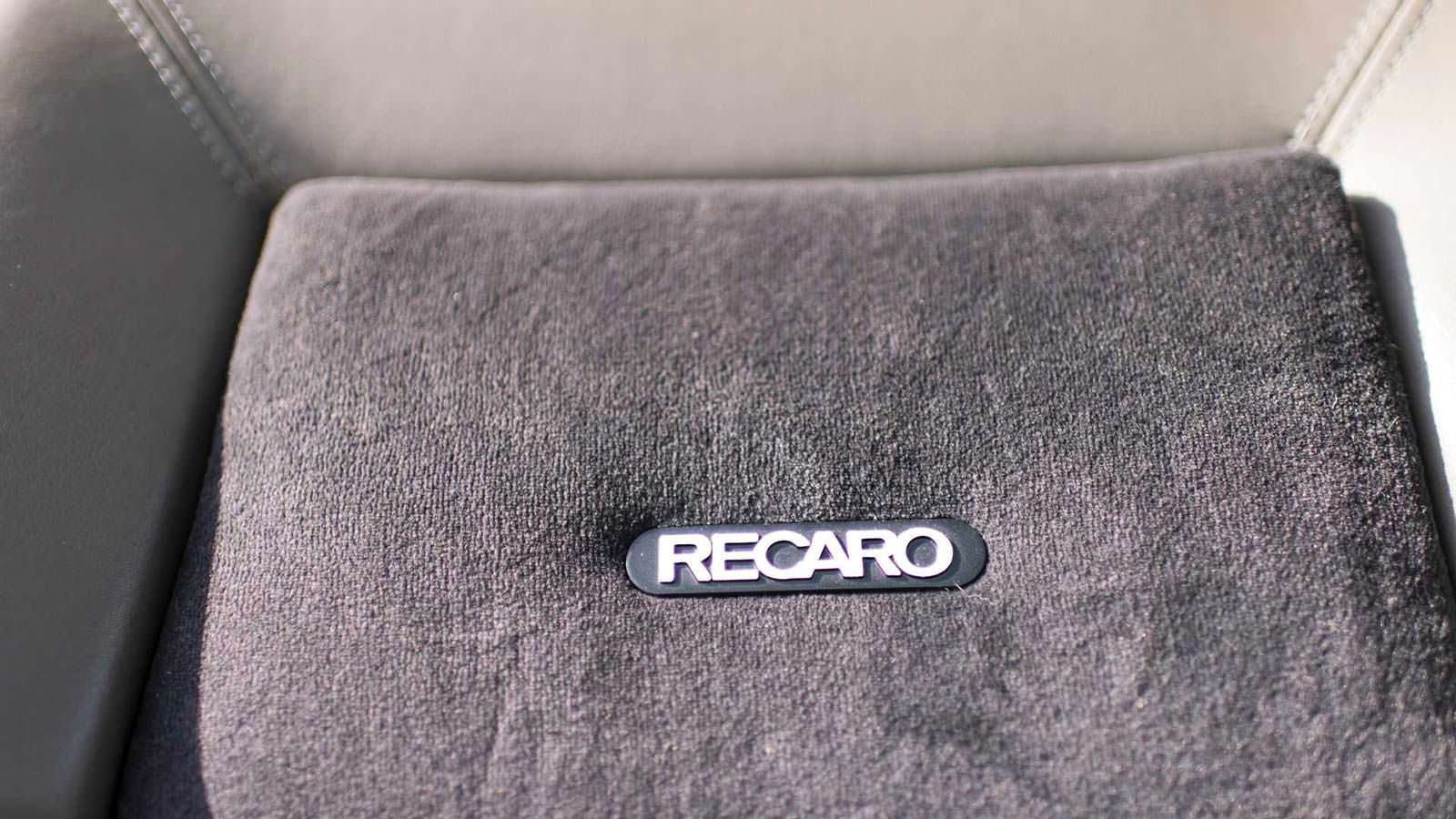 Сиденья Recaro в салоне Audi Sport Quattro